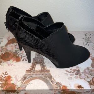 Size 9 Impo Black ankle Heel